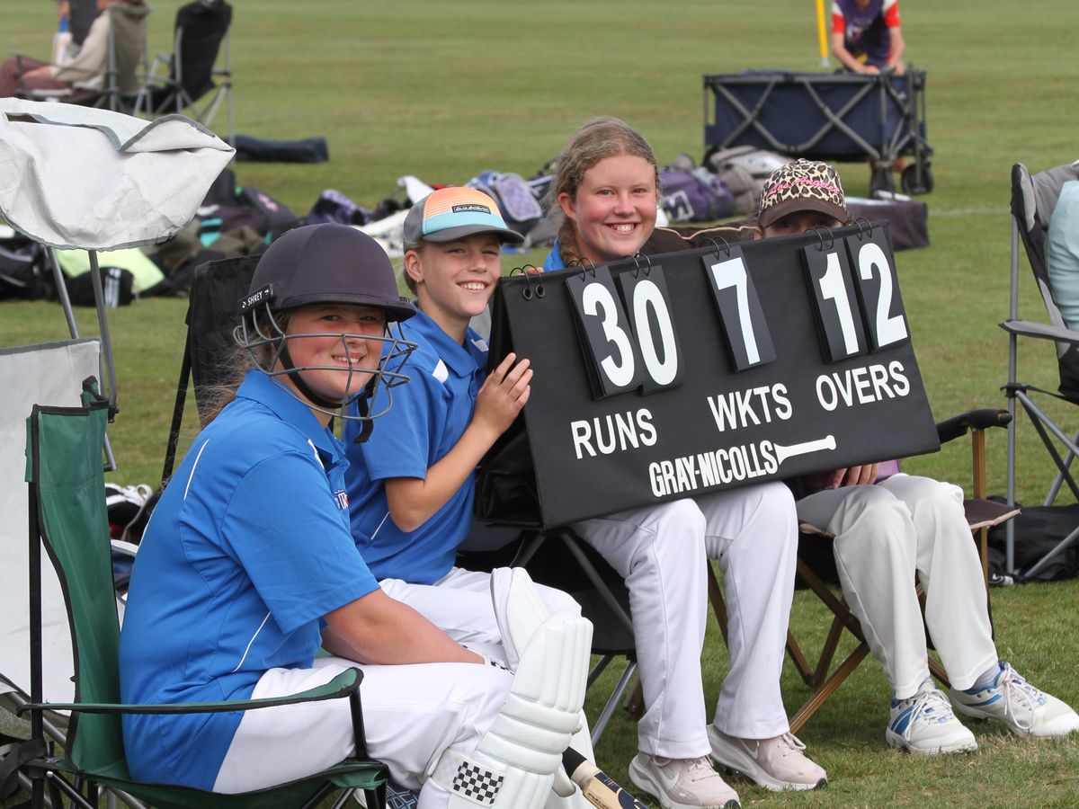Players keeping score with a flip scoreboard